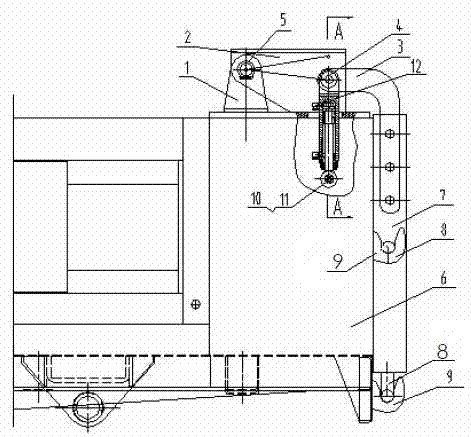 Rear door opening and closing device for dump truck