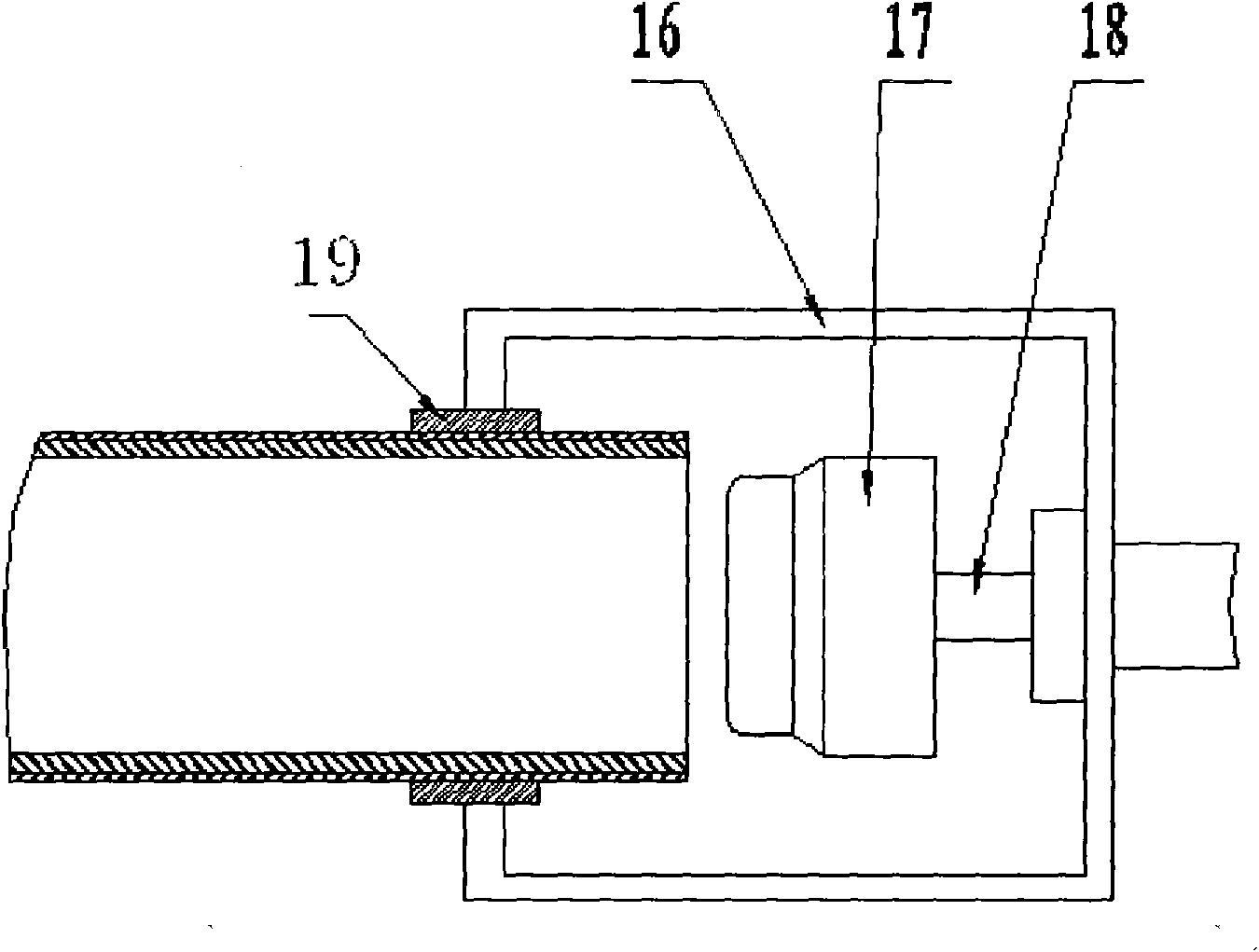 Hot melting connecting method of plastic composite pipe and connecting device used by same
