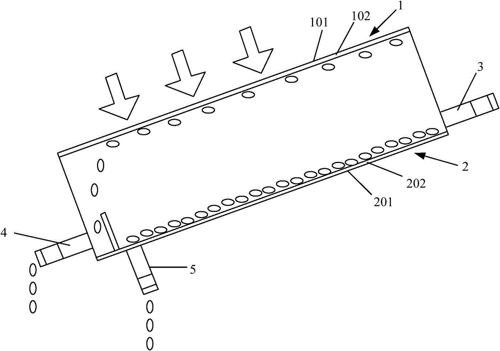 Solar distilling device and preparation method thereof