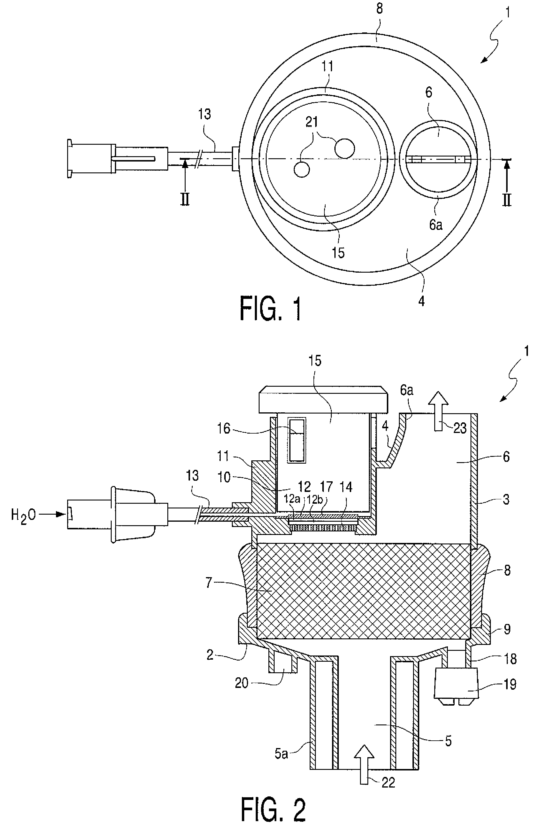 Device for heating and moistening breathing air