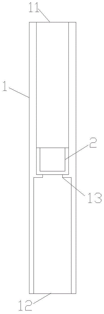 A surface detonator that detonates hole-by-hole without priming charge and its installation and use method