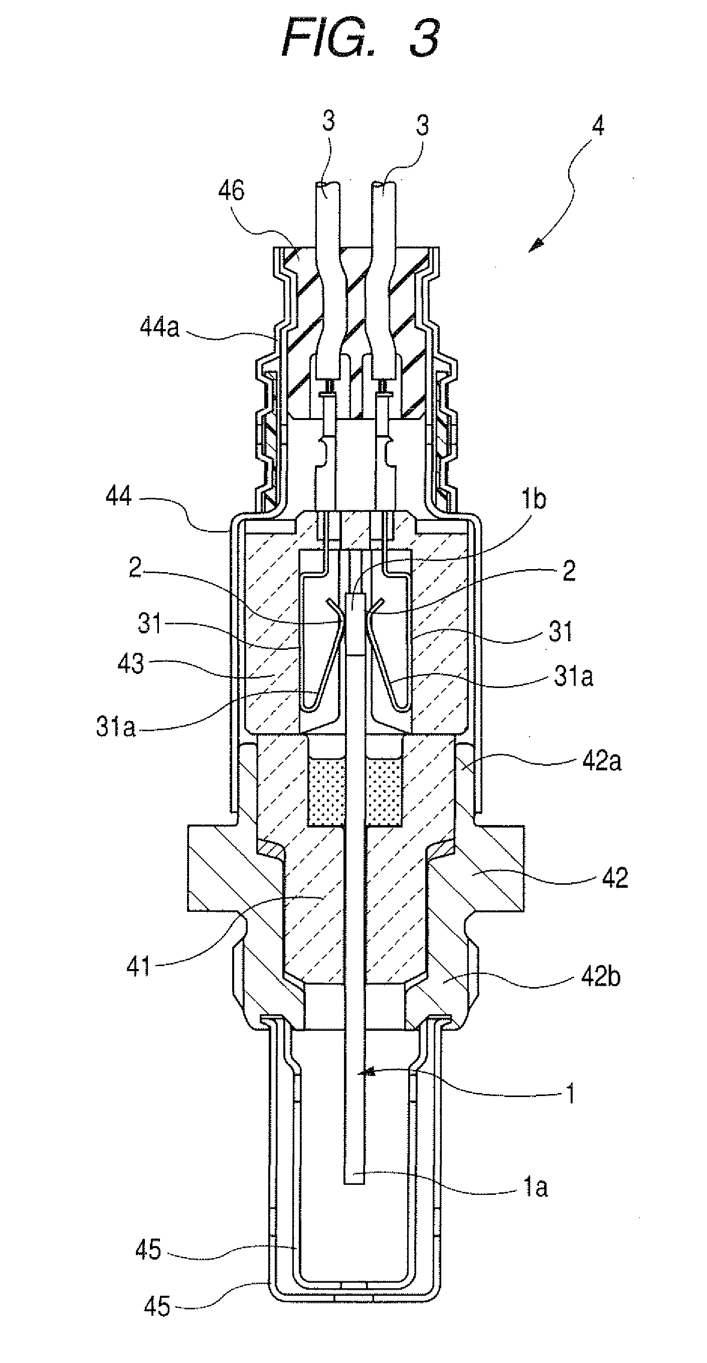 Gas sensing element and gas sensor using such gas sensing element