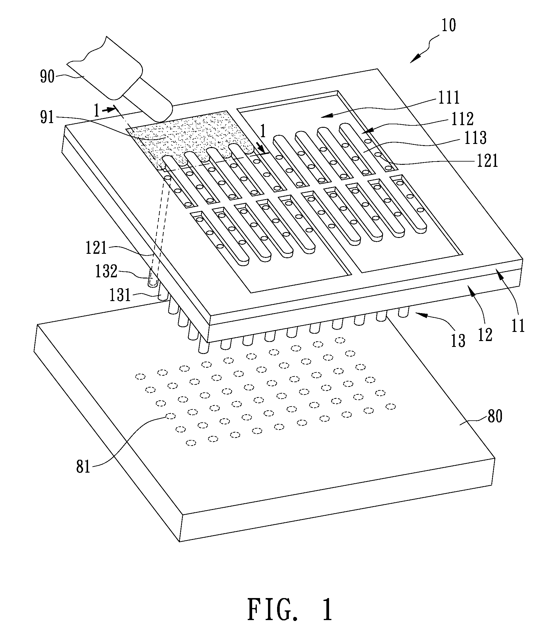 Fluidic nano/micro array chip and chipset thereof