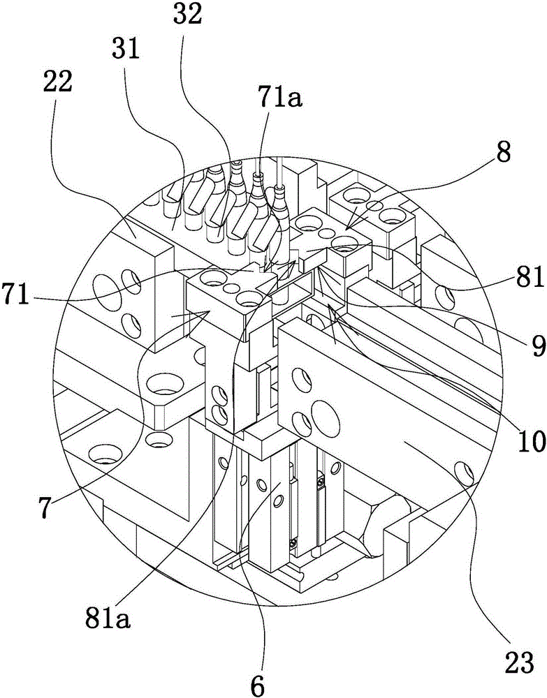 Carrier conveying device