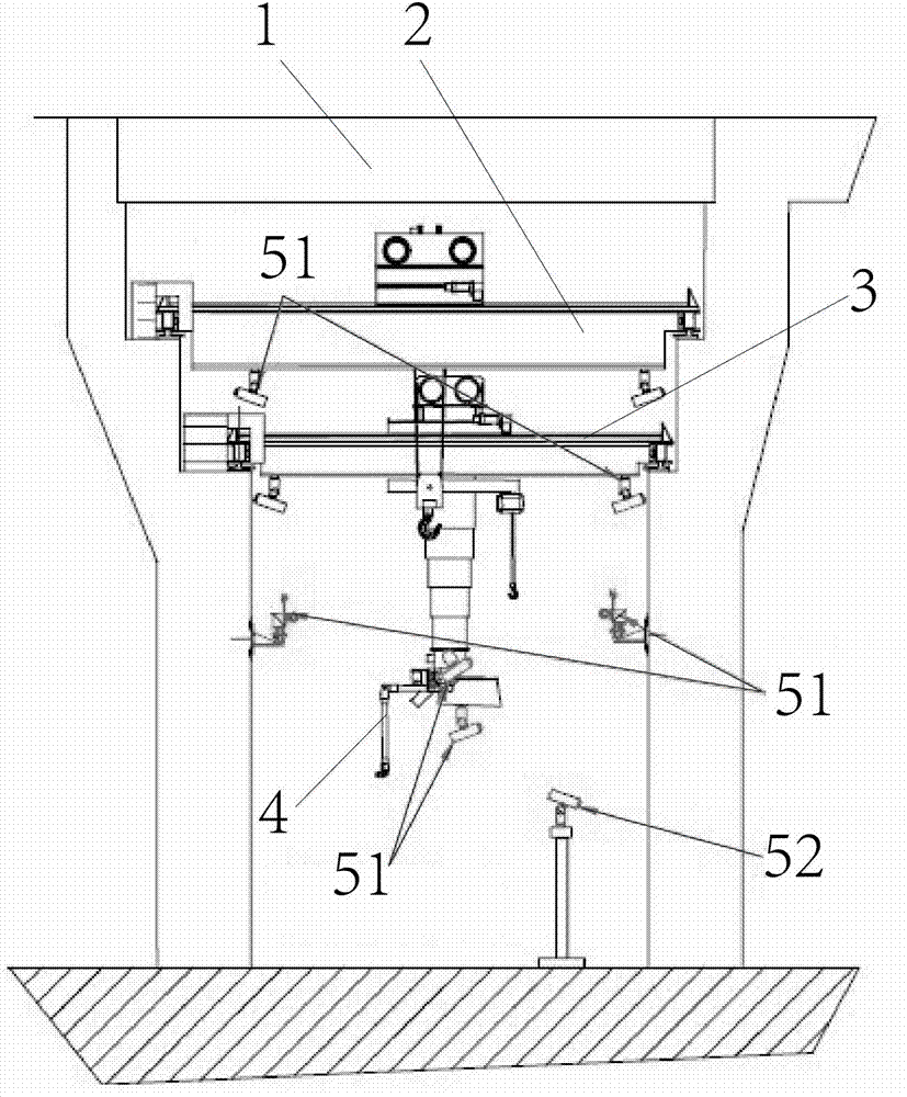 A remote control automatic maintenance device and maintenance method for a target in a hot chamber environment