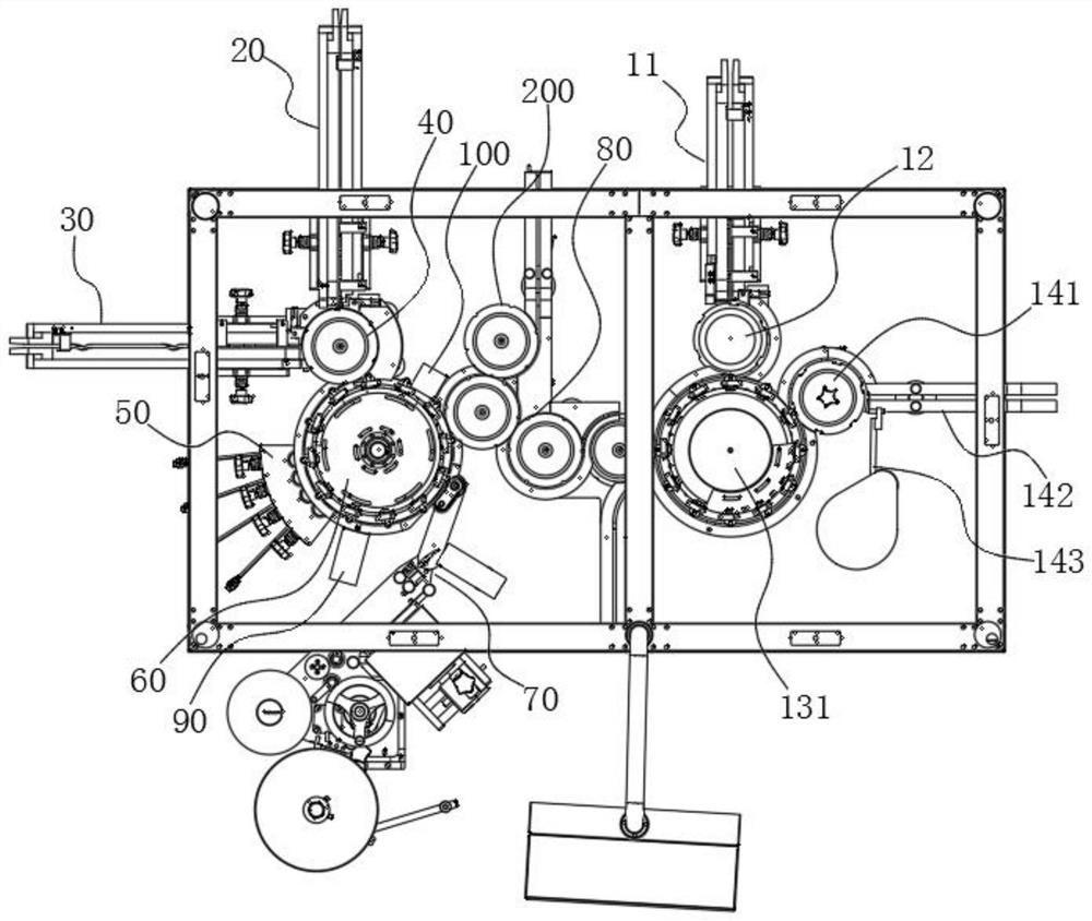 Sheathing device and labeling machine