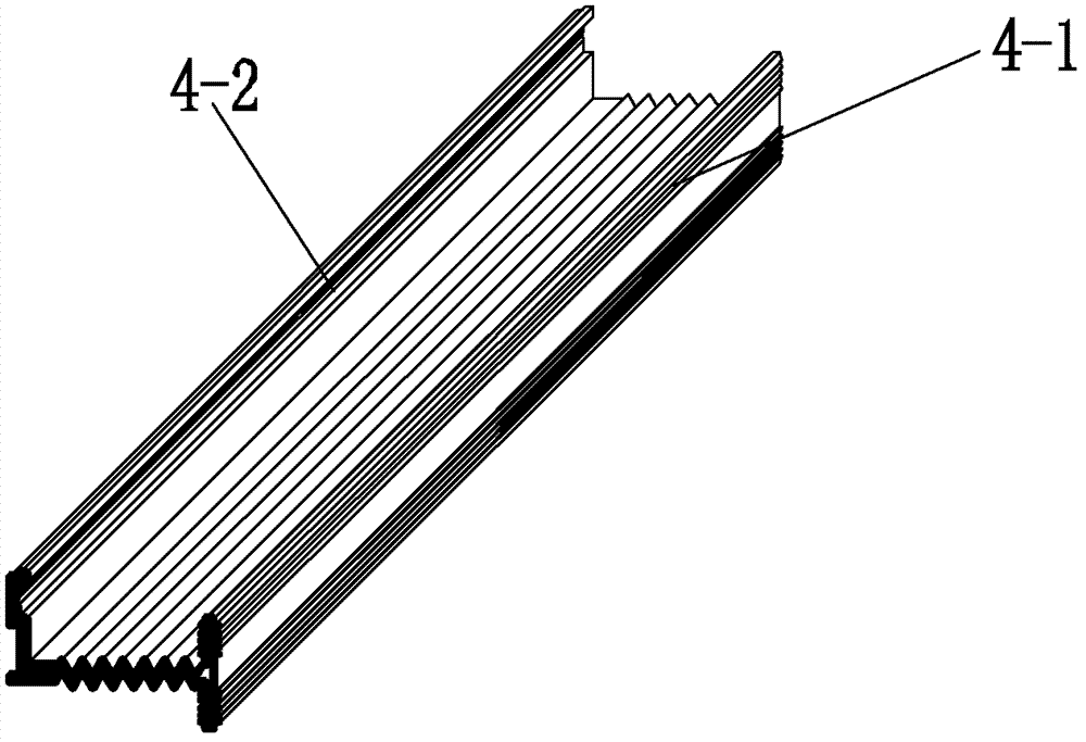 Through long folded fastener type wall body connecting piece of heat insulation integrated plate and mounting method thereof