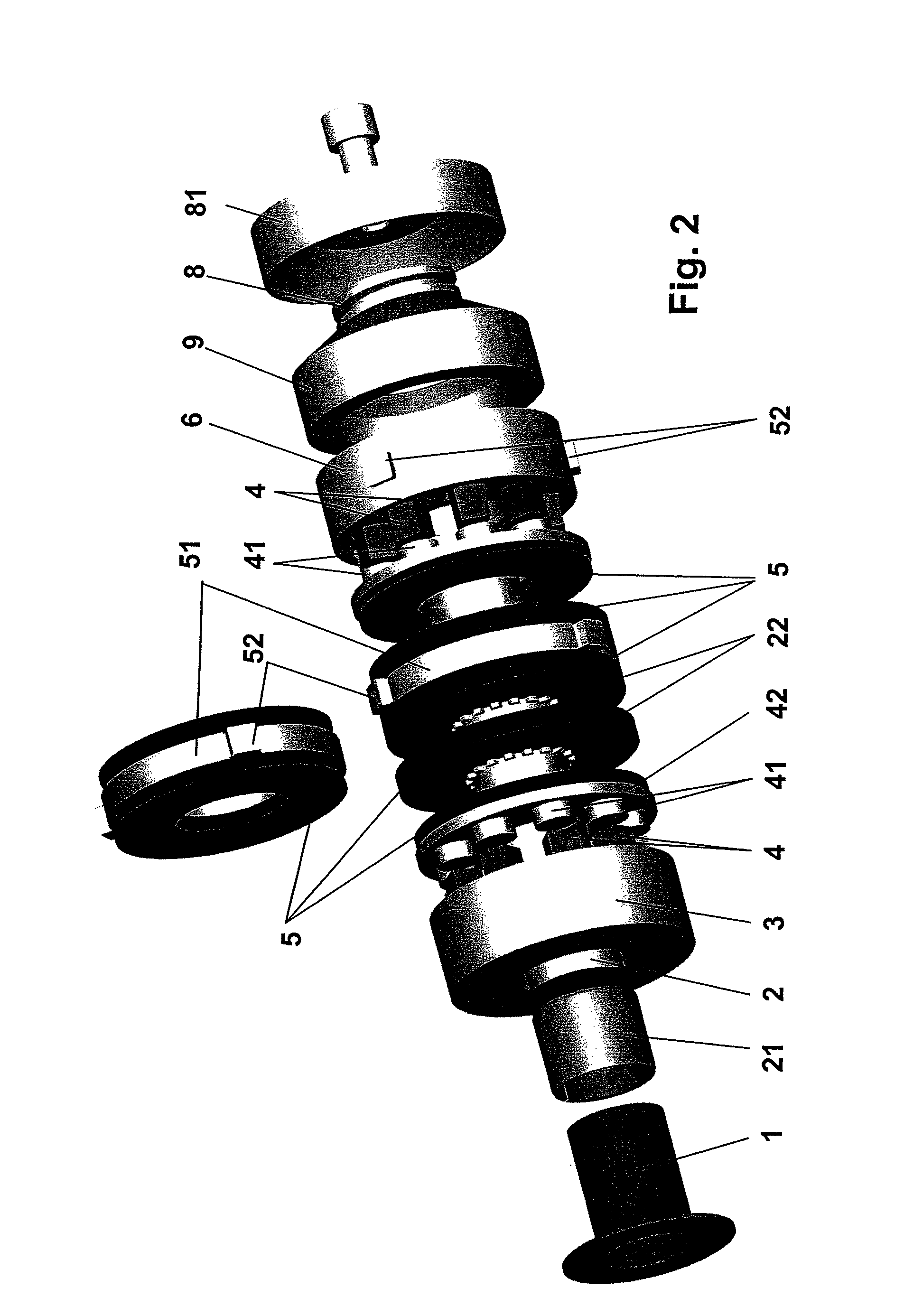 Device and method for tightening a safety belt serving to protect occupants in a vehicle