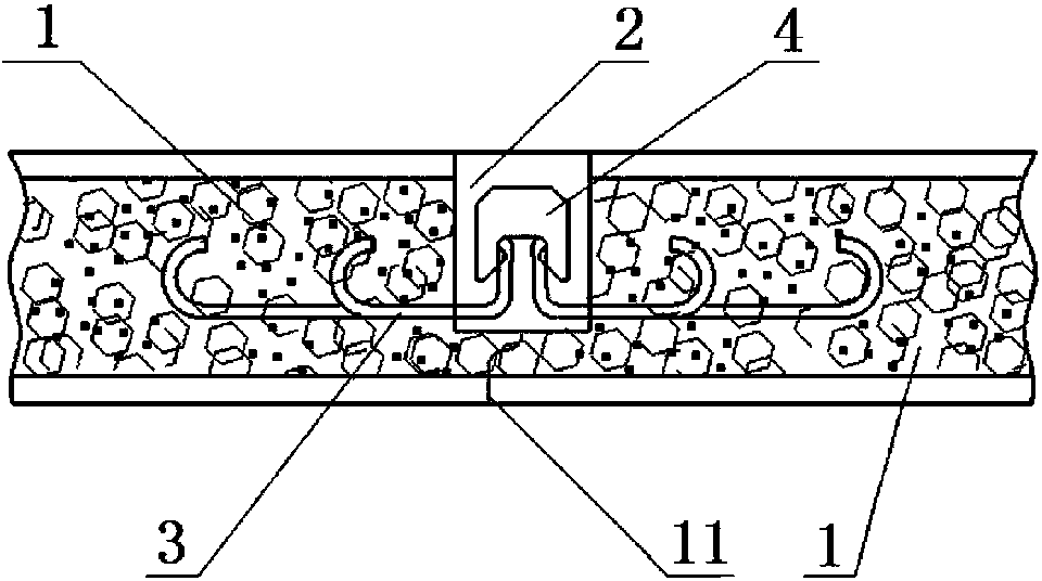 Prefabricated panel capable of effectively preventing cracking and cracking-preventing construction method thereof