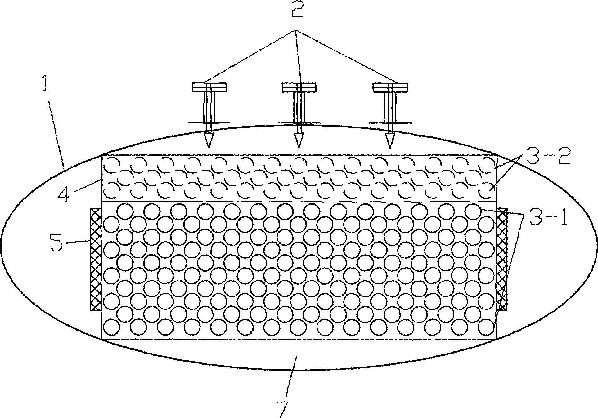 Low temperature multiple-effect seawater desalination evaporator and working method thereof