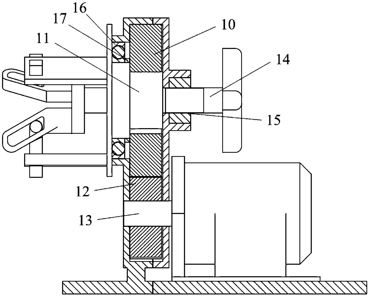 Centering and clamping device for multi-diameter pipe