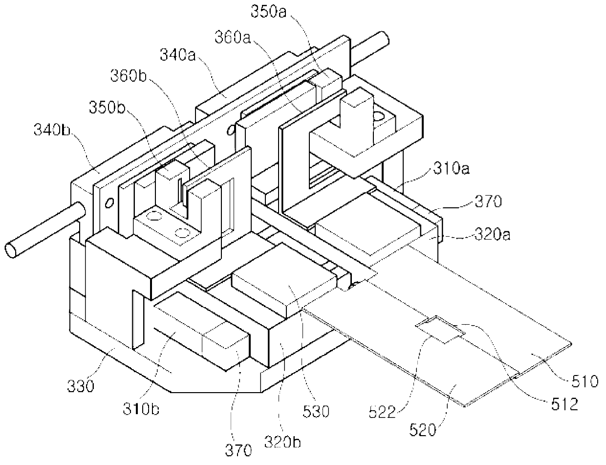 Crack width adjusting device