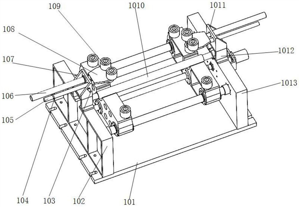 Conveying roller way and conveying method for centering and splicing steel structural components