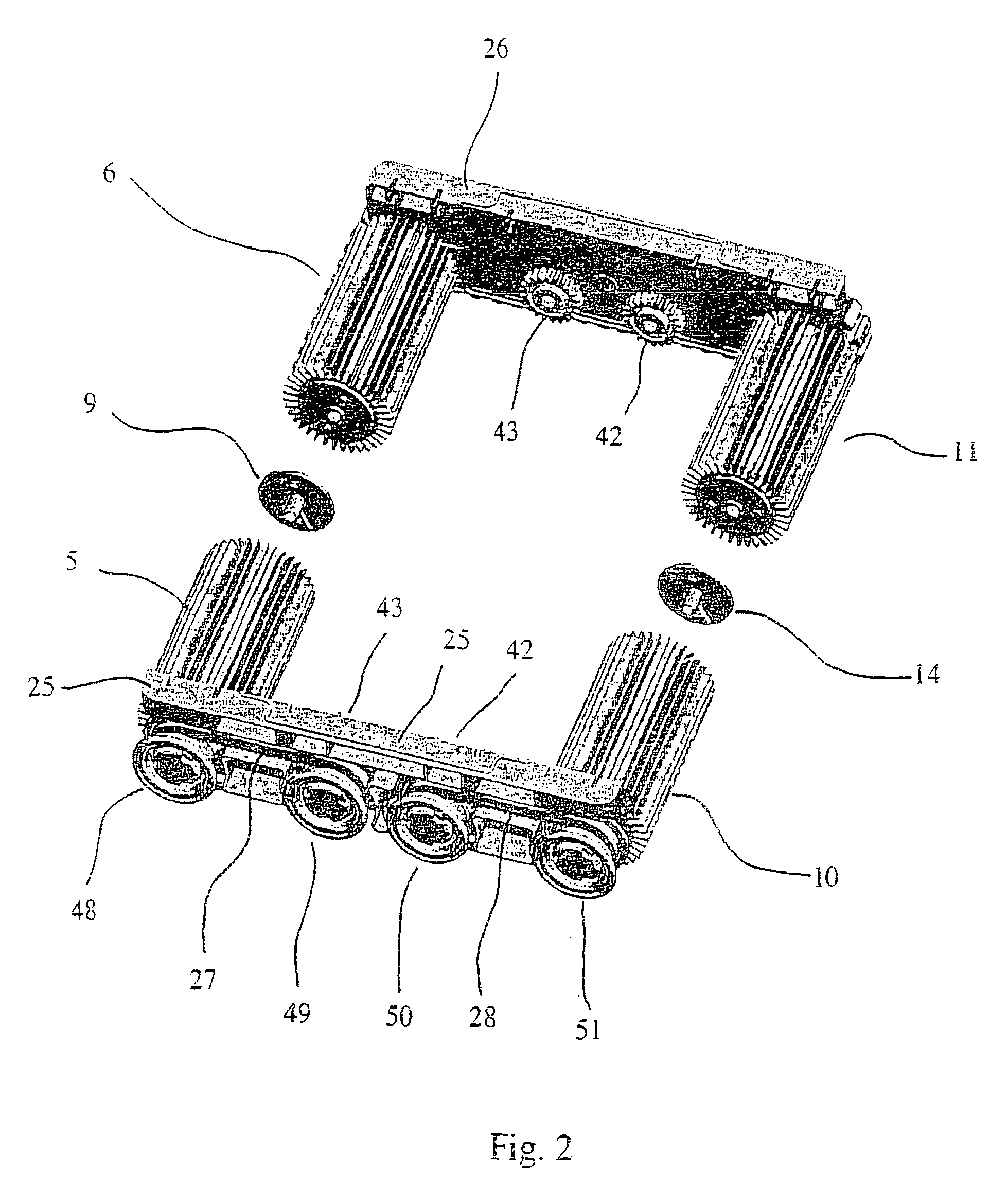 Motorised pool-cleaning device comprising cantilevered motor movement transmission means