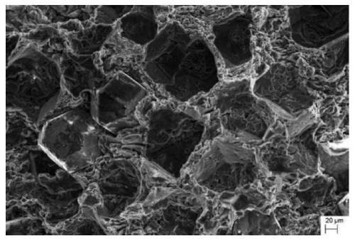 Method for preparing diamond/aluminum composite material through liquid-solid separation technology