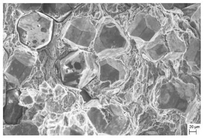 Method for preparing diamond/aluminum composite material through liquid-solid separation technology