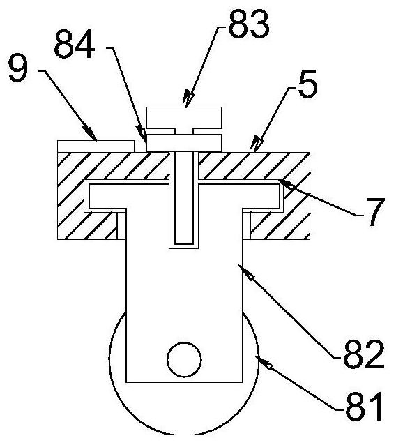 A tile arc cutting device that is easy to adjust