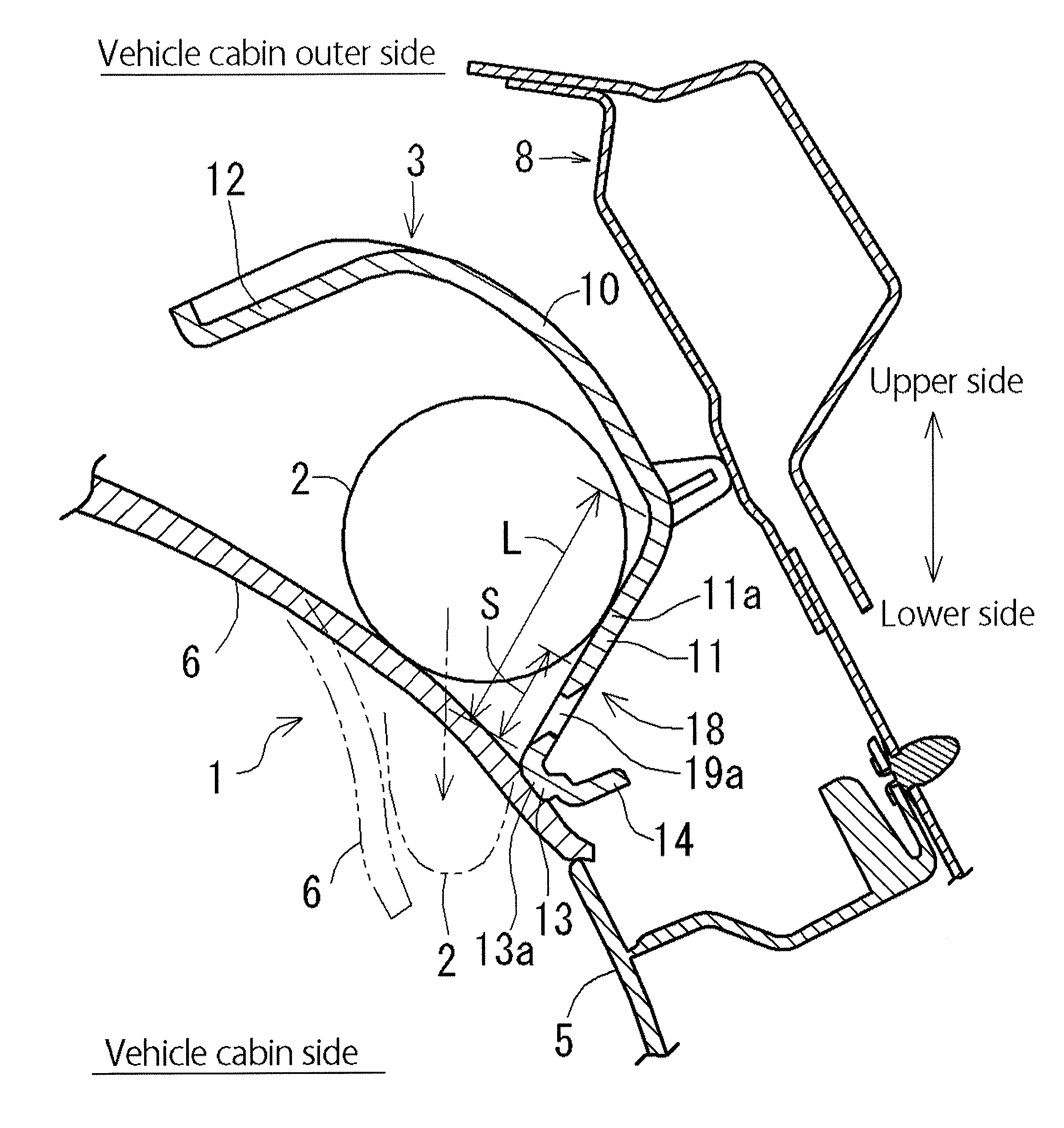 Head protection device and guiding bracket