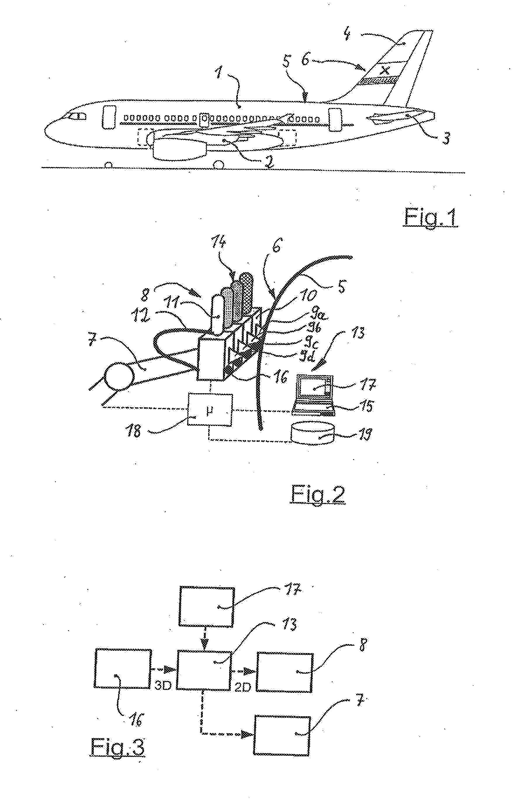 Device and method for painting curved outer surfaces of an aircraft