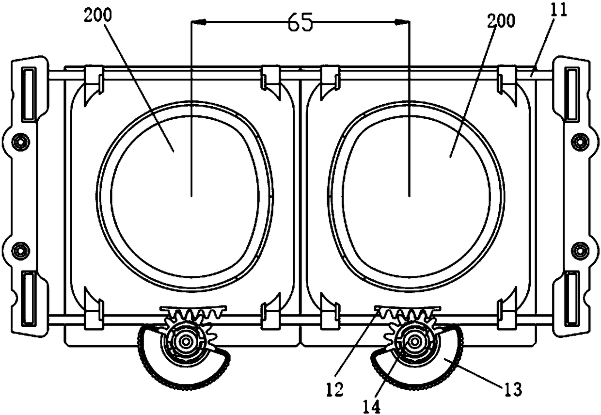 Interpupillary distance regulation device, head-wearing display device and step-by-step regulation mechanism