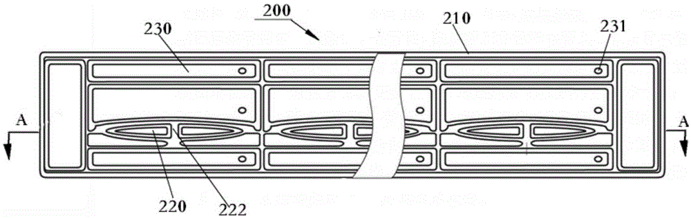 Full-plastic integrated channel box solar heat collector and manufacturing method thereof