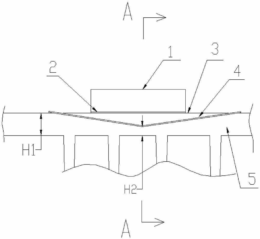 Chip heat dissipation structure