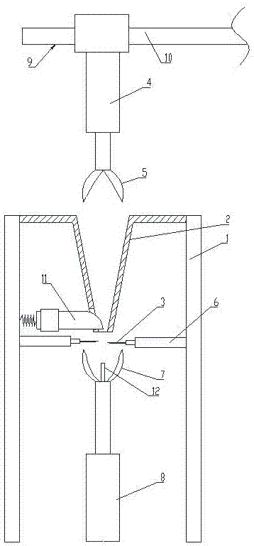 Chicken feet automatic deboning machine