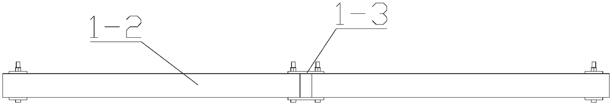 Welding fixture and welding method for ensuring flatness of hot chamber shell