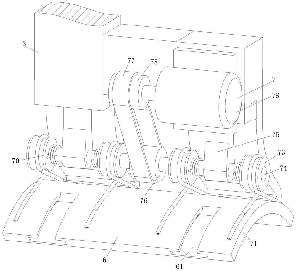 A self-centering clamping device for stainless steel thin-walled pipe fittings