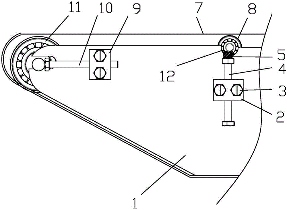 Material compounding device in belt conveying mechanism and method