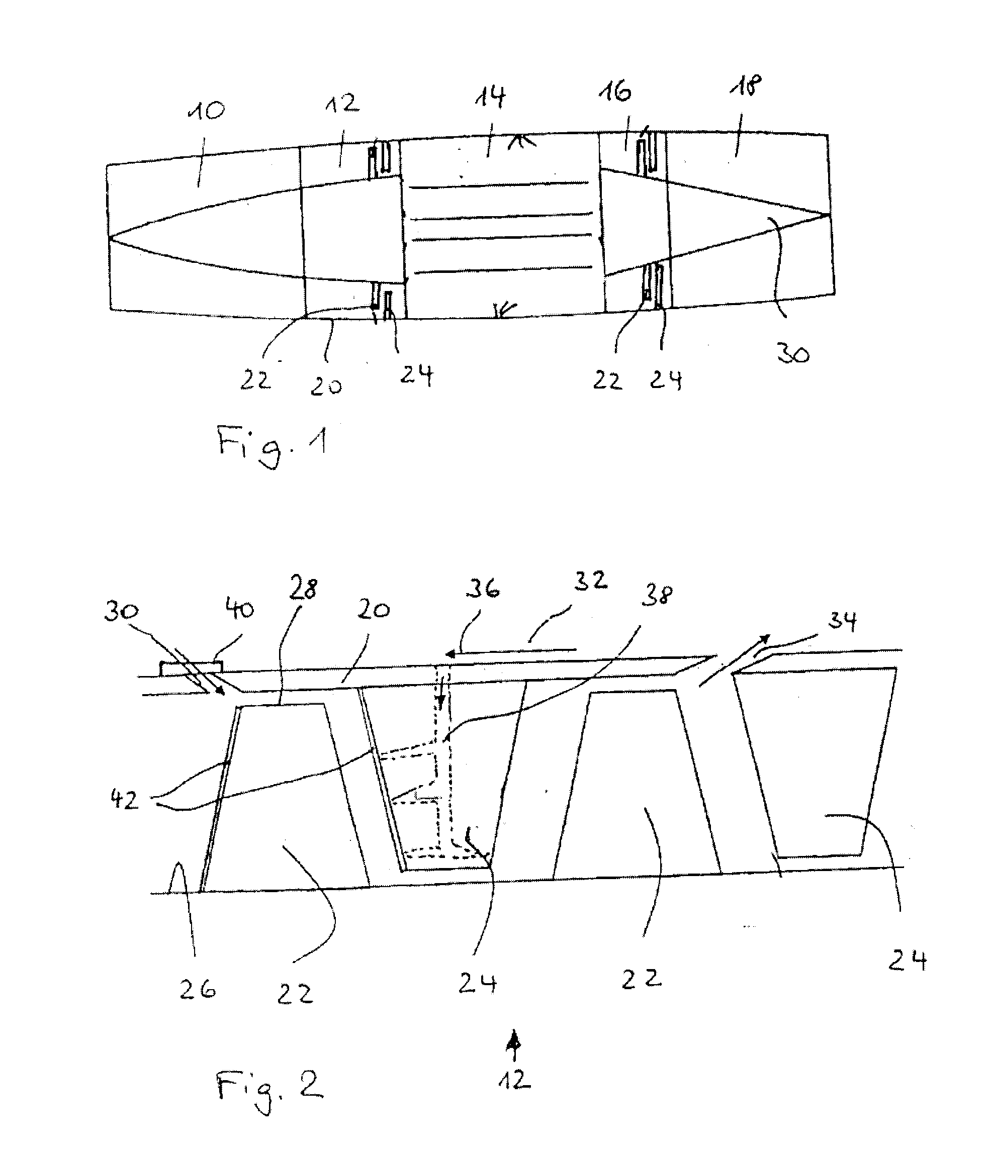 Gas turbine and method for varying the aerodynamic shape of a gas turbine blade