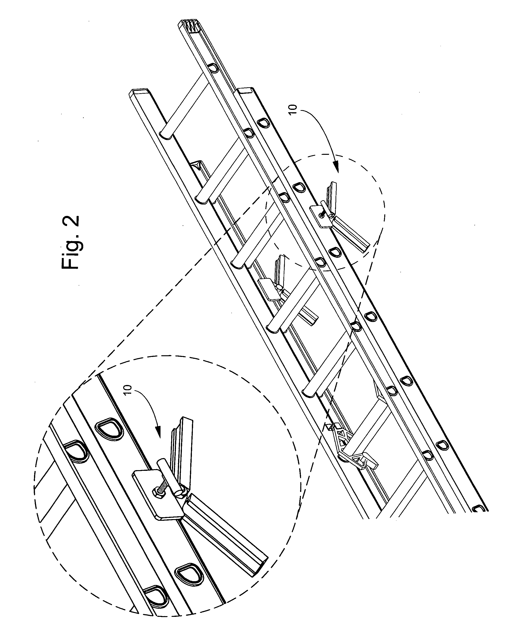 Device and method for transporting elongate objects using pick-up truck
