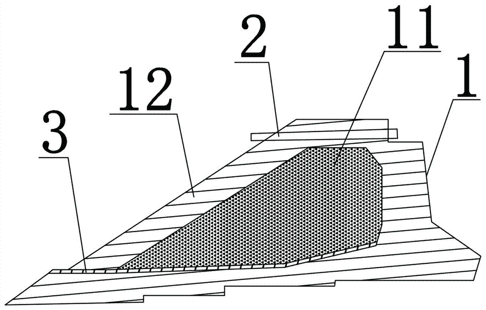 Sediment storage dam covered with geogrid reinforced cement modified soil and construction method of sediment storage dam