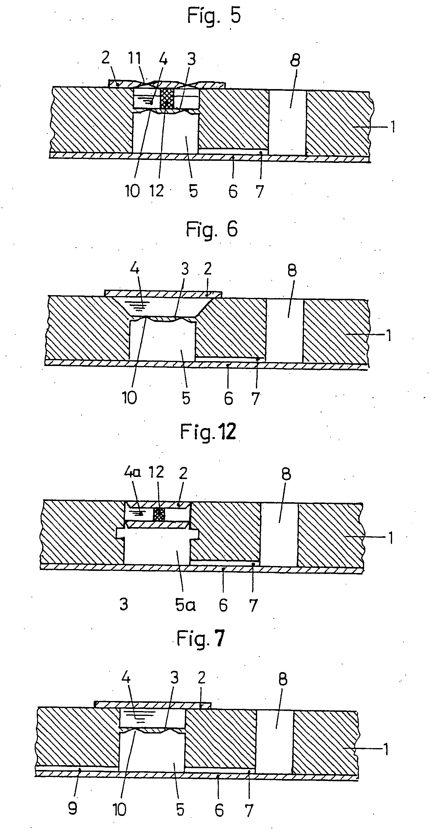 Microstructured device for removable storage of small amounts of liquid and a process for removal of the liquid stored in this device