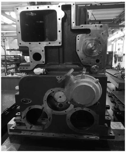 Method for forming main lubricating oil passage of nodular cast iron diesel engine body and application