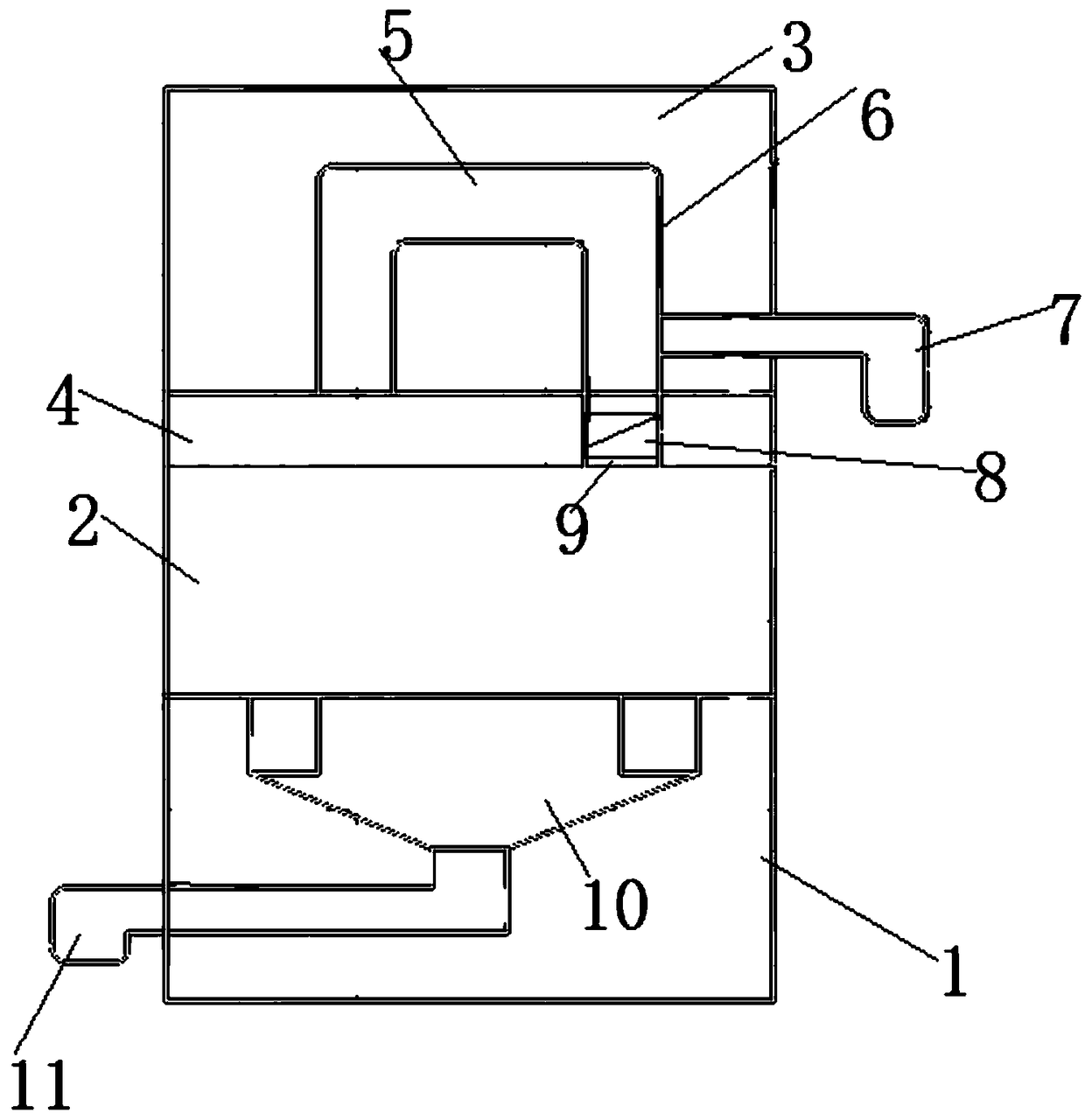 Alcohol-flavone synchronous distillation tower and distillation method thereof