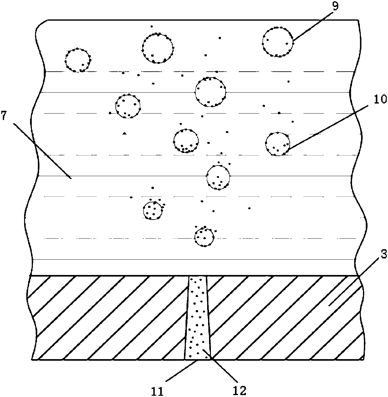 Device and method for preparing foam aluminum by bottom blowing powder spraying method