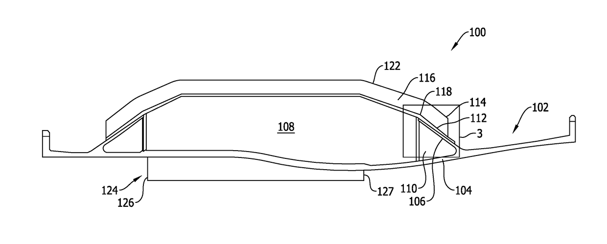 Turbine engine and containment assembly for use in a turbine engine