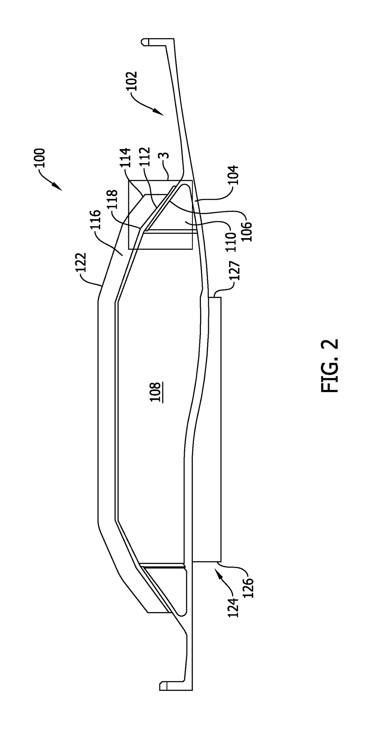 Turbine engine and containment assembly for use in a turbine engine