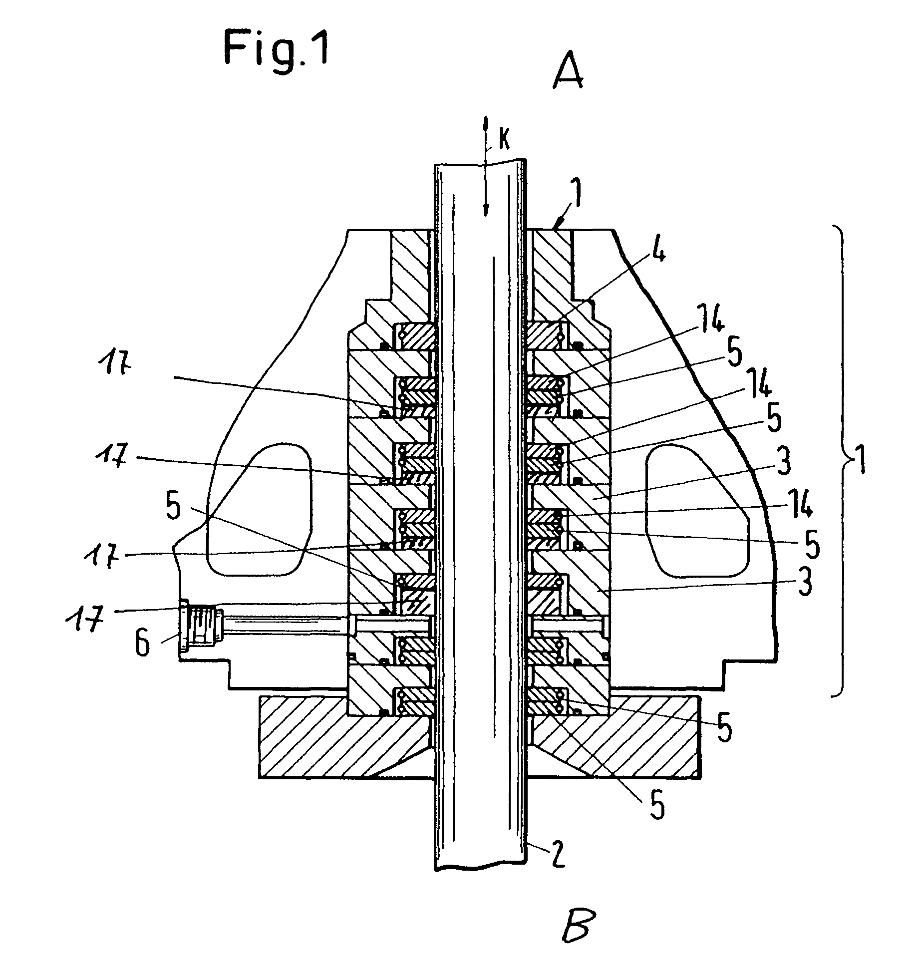 Dry-running piston rod sealing arrangement, and method for sealing a piston rod using one such arrangement