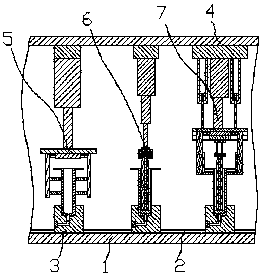 Continuous assembling device for injector