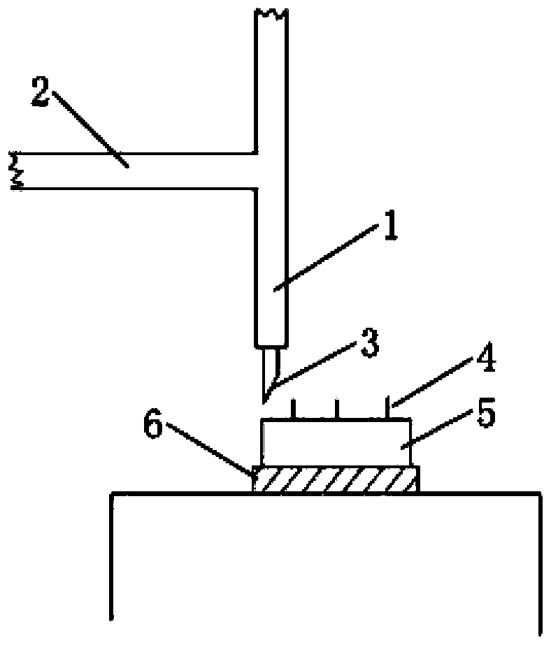 Electrode bending punch head with inclined plane structure and inclined plane type electrode bending method