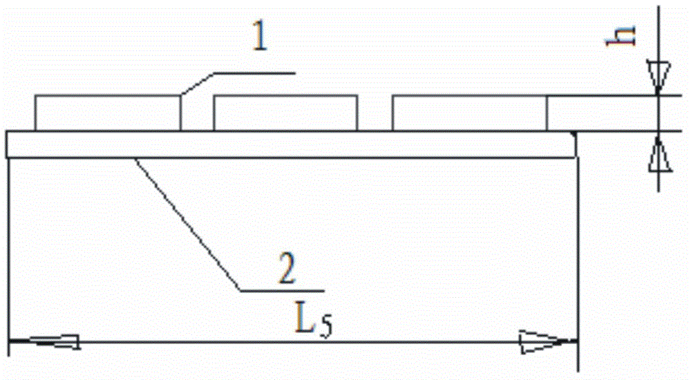 A long downhill energy-dissipating deceleration pavement and its construction technology