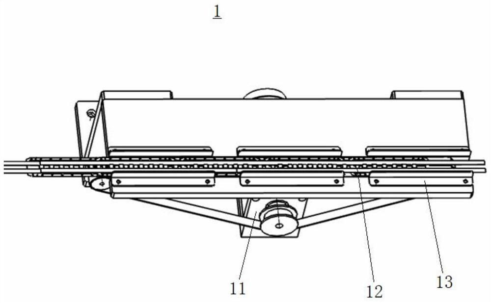 Automatic adhesive tearing and discharging mechanism for adhesive tape pasting type material belt