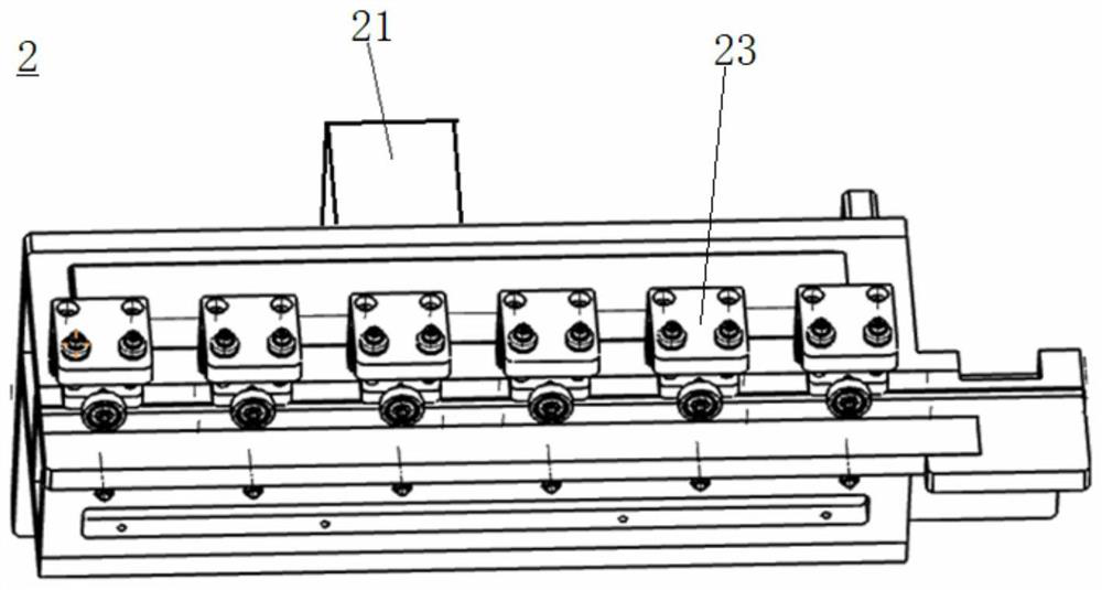 Automatic adhesive tearing and discharging mechanism for adhesive tape pasting type material belt