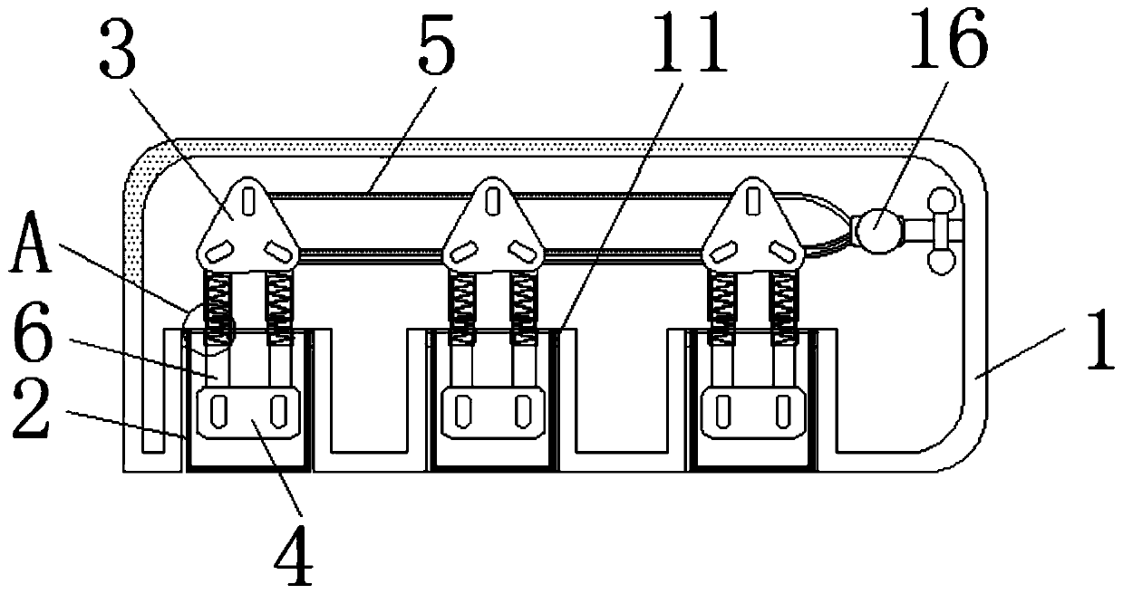 A socket that changes the distance between sockets through local deformation