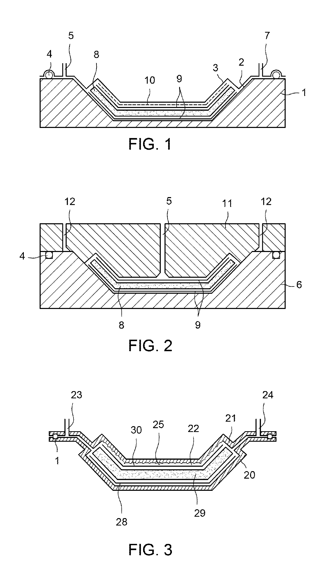 Method of moulding a composite article and mould