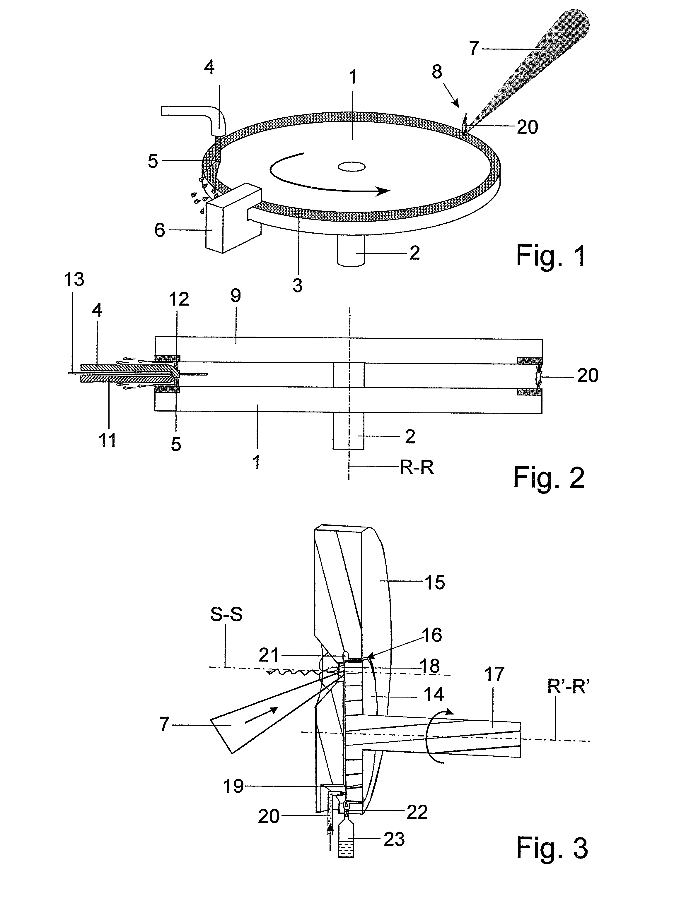 Arrangement for generating extreme ultraviolet radiation by means of an electrically operated gas discharge