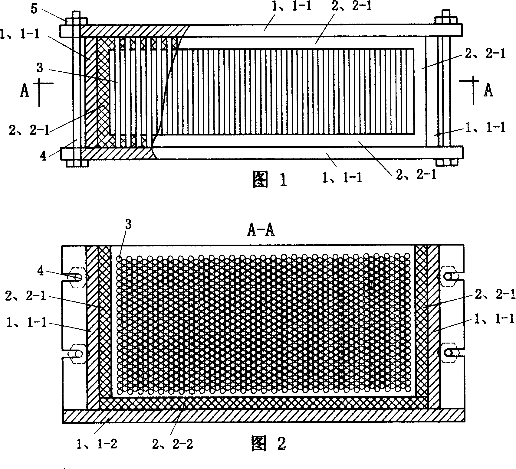 Honeycomb type heat accumulation body composite pouring die and manufacturing method of the heat accumulation body