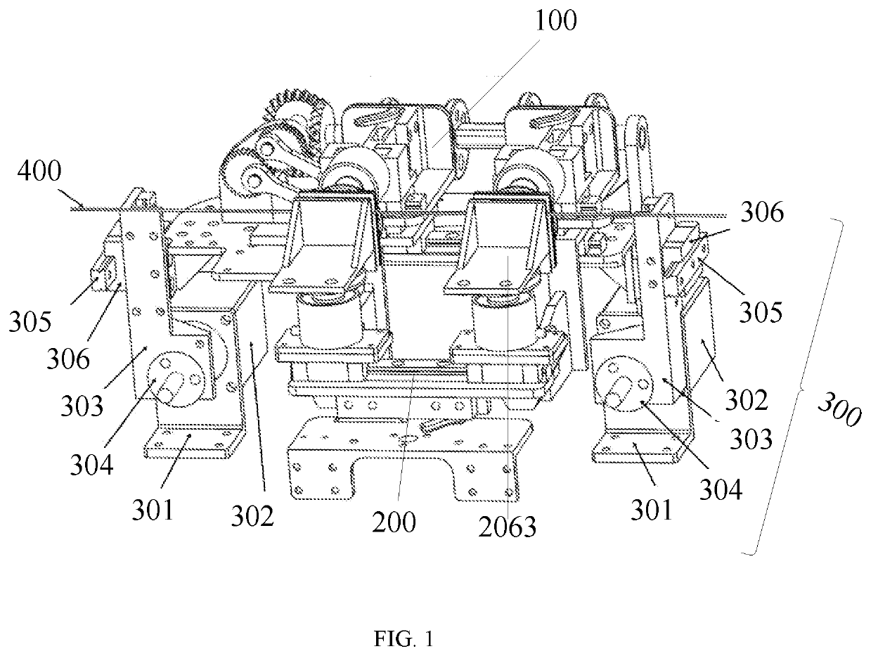 Guide wire clamping force controlling device and method for interventional surgical robot